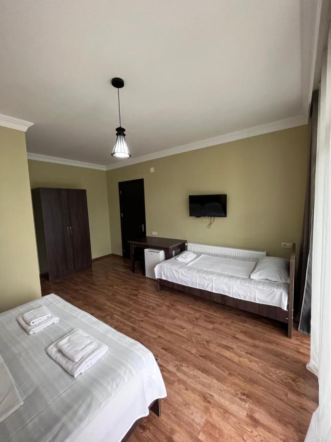 Guest House Madonna Kobuleti Exterior foto
